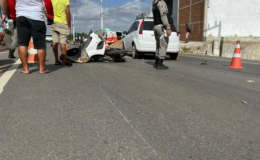 Idoso morre em acidente envolvendo motocicleta e carro na AL-220, em Arapiraca