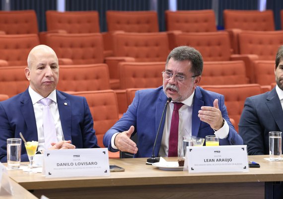 PGJ Lean Araújo participa de reunião com o ministro Alexandre de Moraes, do STF, sobre ações integradas de combate ao crime organizado