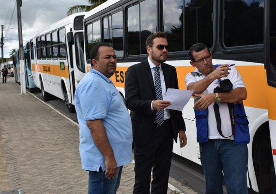 13 ônibus escolares são interditados durante fiscalização em Pilar