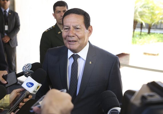 Vice-presidente Mourão diz sobre manchas de óleo no Nordeste: 'caso único no mundo'