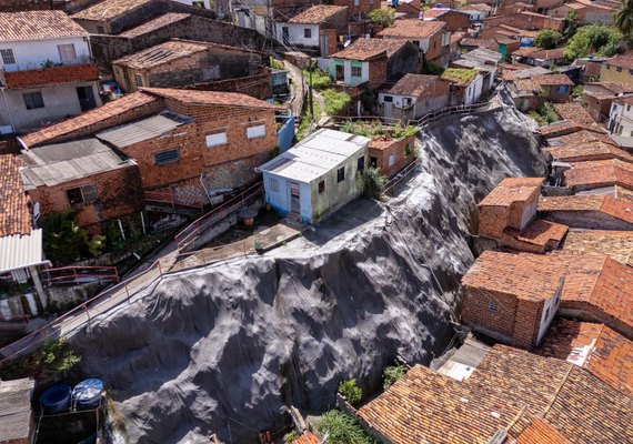 Obra de contenção levada a encostas do Reginaldo traz segurança a moradores