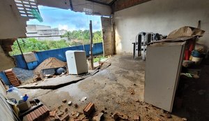 Defesa Civil de Maceió interdita casas após colapso na grota do Aterro nesta quinta-feira