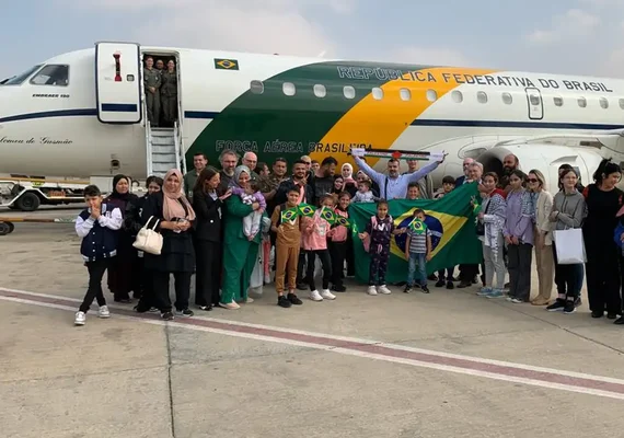 Brasileiros repatriados de Gaza já estão a caminho do Brasil