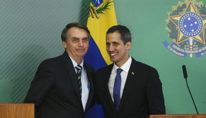 Jair Bolsonaro diz que vai atuar para restabelecer democracia na Venezuela