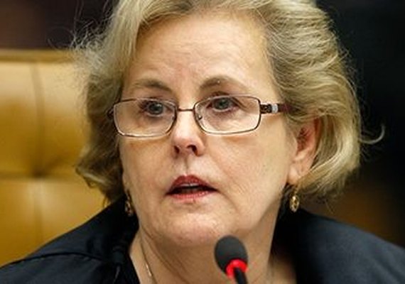 Gleisi diz que prisão de Lula é política e PT tem esperança em voto de Rosa Weber