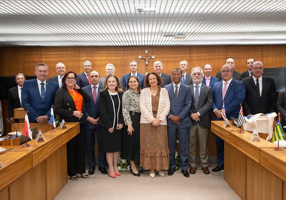 Presidente Fernando Tourinho reúne-se com ministros do STF
