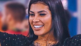 Palco cede durante show de Pocah e reação da cantora viraliza