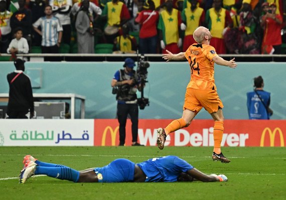 Holanda estreia com vitória de 2 a 0 sobre Senegal