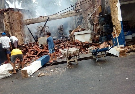 Incêndio destrói mercadinho no Litoral Sul de Alagoas