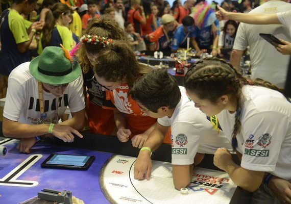 Competição de robótica atrai cerca de 1,2 mil alunos do país ao Rio de Janeiro