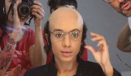 Vídeo! Anitta 'radicaliza' e aparece careca em comercial de televisão