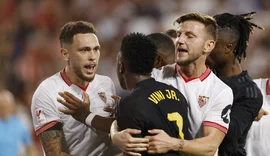 Sevilla expulsa torcedor que cometeu atos racistas em jogo contra Real