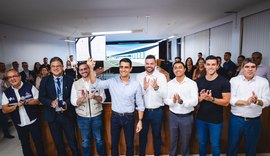 Vereadores participam de assinatura de termo para instalação de policlínica em Maceió