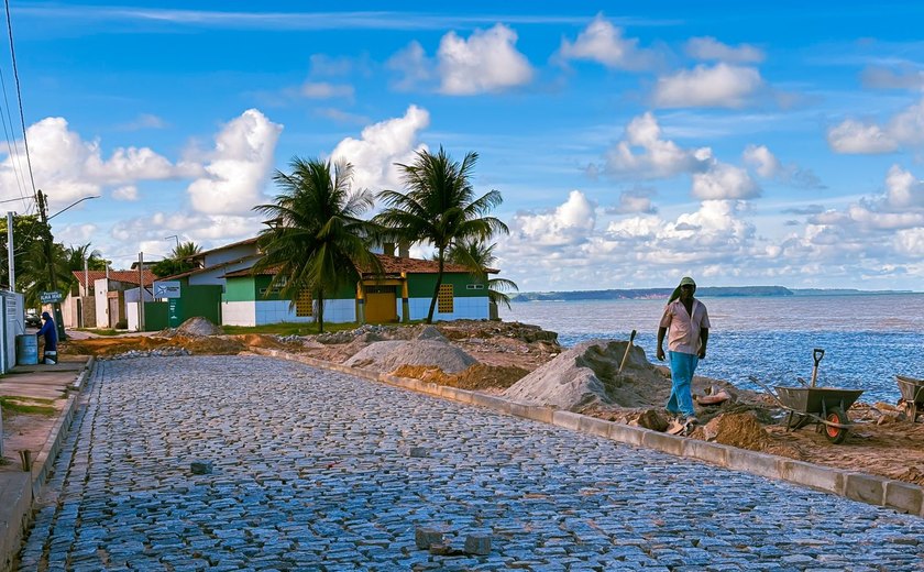 Barra de Santo Antônio: revitalização do calçamento à beira-mar na Ilha da Croa