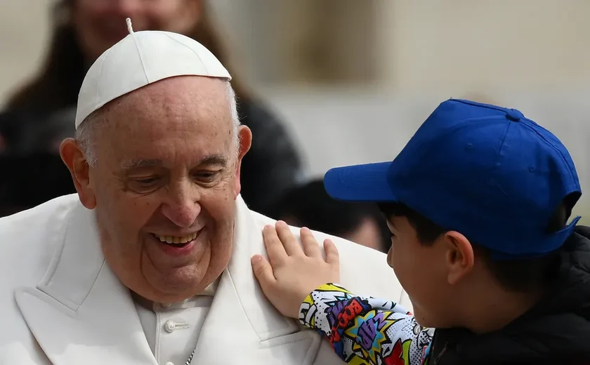 Papa Francisco é internado em Roma com infecção respiratória