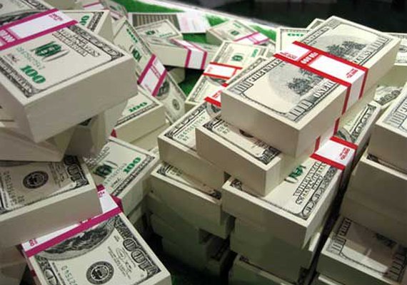 Dólar sobe nesta quinta após bater menor valor desde maio na véspera