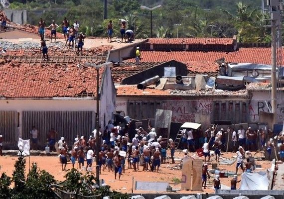 Após rebelião presídio de Alcaçuz tem primeiro dia de visita de familiares