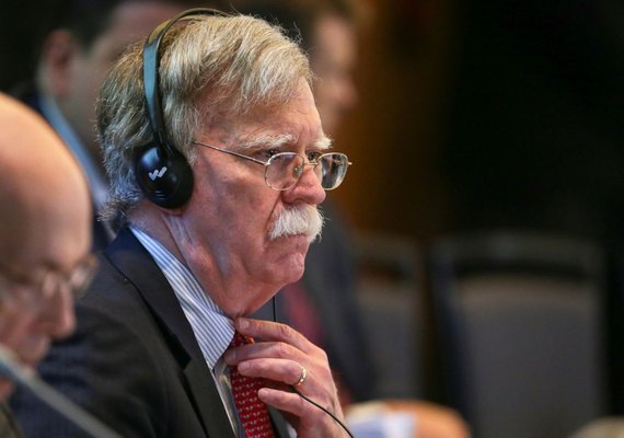 Assessor de segurança dos EUA pede ação contra Maduro e tenta impedir interferência russa