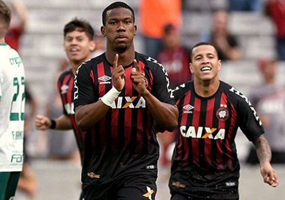 Palmeiras é atropelado pelo Atlético-PR, mas termina em segundo