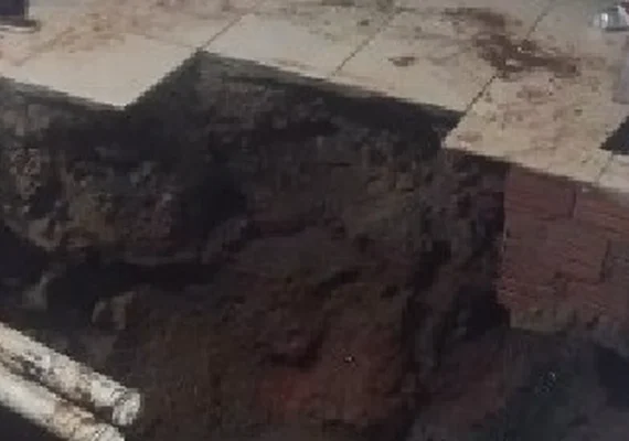 Durante confratenização, grupo cai dentro de fossa desativada