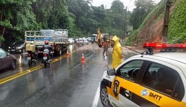 Chuva volta a deixar trânsito bloqueado em alguns pontos de Maceió