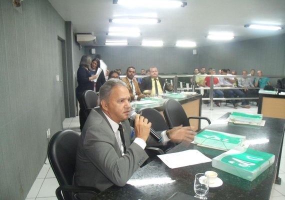 Vereadores aprovam voto de pesar à família de suplente assassinado