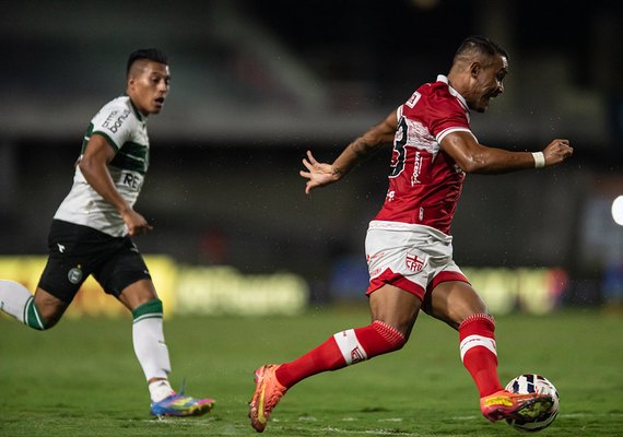 CRB perde para o Coritiba e conhece a quarta derrota seguida