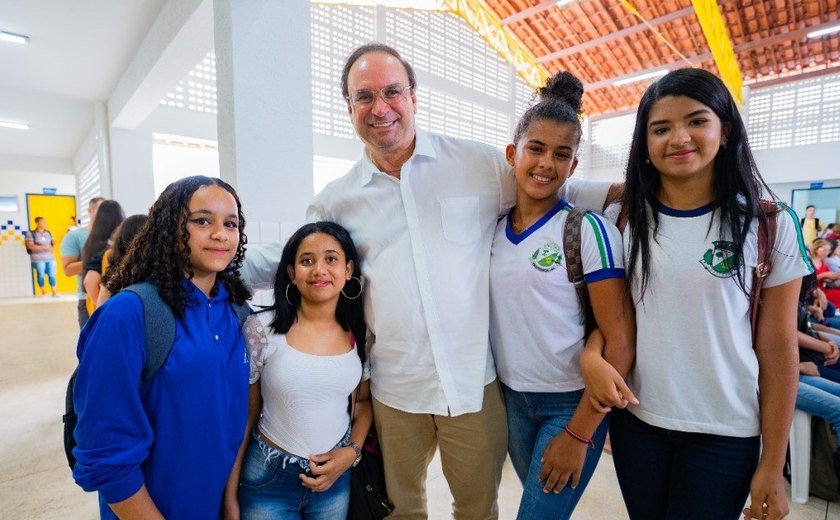 Prefeito Luciano reconstrói escola e beneficia 1.400 crianças e adolescentes em Arapiraca