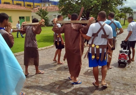 Socioeducandos viram atores e revivem a Paixão de Cristo