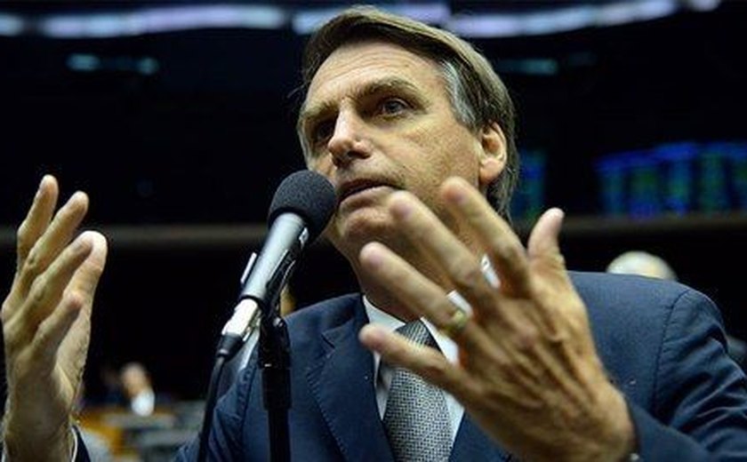 Bolsonaro orienta aluno a debater com professora que ensina comunismo