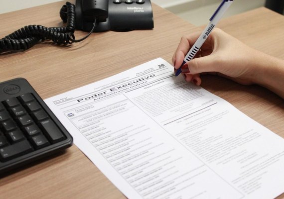 Governador sanciona lei que retira desconto de  14% dos aposentados e pensionistas