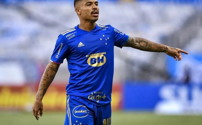 Meia Marcinho encaminha rescisão de contrato com o Cruzeiro para assinar com o CSA