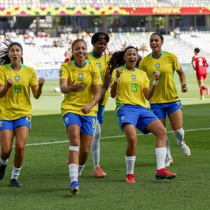 Seleção feminina derrota Canadá e avança às oitavas do Mundi