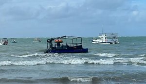 Com as fortes chuvas, três embarcações afundam na Ponta Verde