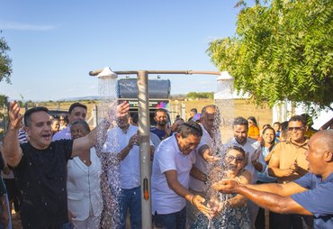 Governo leva água encanada ao povoado Lagoa do Mato dos Lopes, em Palmeira dos Índios