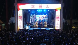 Saurê Palmares reúne multidão em noite cheia de música e dança em Maceió