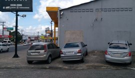 Estacionar no passeio prejudica a mobilidade urbana