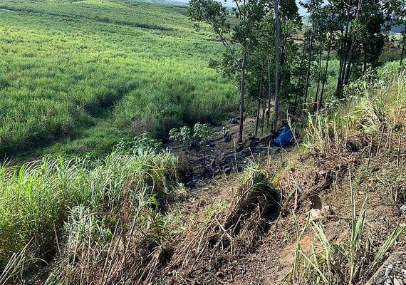 Motoristas de caminhões morrem após acidente na BR-104 em São José da Laje