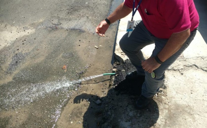 Edifício é notificado por lançamento irregular de água em via pública em Maceió