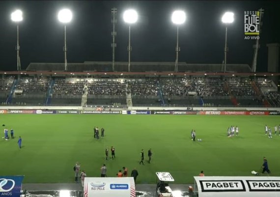 Chuva apaga tinta de marcação do campo e jogo entre CSA e Aparecidense é adiado para terça (20) às 20 horas