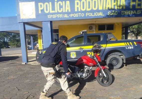 PRF recupera moto roubada e prende homem por receptação na BR-101