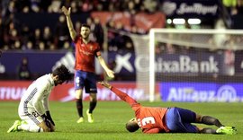 Depois de fratura chocante, jogador do Osasuna coloca parafuso na perna