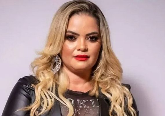 Morre a cantora Dani Li, aos 35 anos, após ficar internada por cirurgia