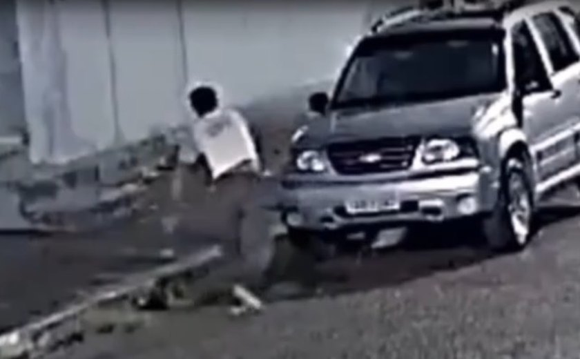 Polícia procura suspeito de danificar carros no Graciliano Ramos