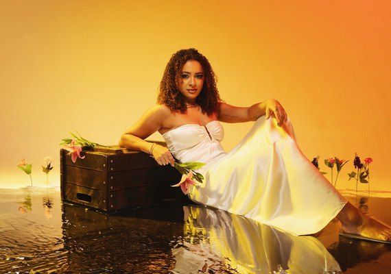 Carol Coelho revela-se letrista pop e lança seu primeiro EP sertanejo: Ouça “Vol. 1”