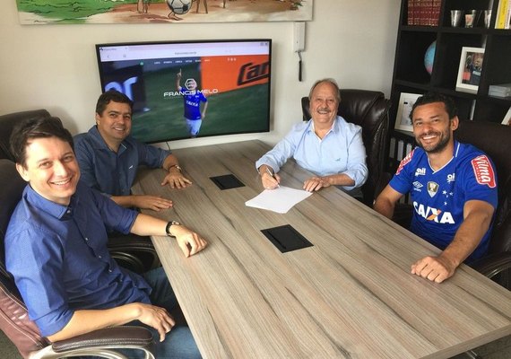 Cruzeiro acerta contratação do atacante Fred por três anos