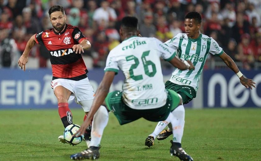 Palmeiras e Flamengo empatam e veem rivais mais longe