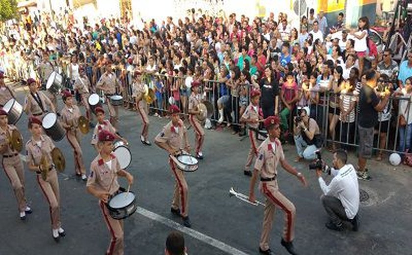 Colégio Tiradentes Agreste participa do desfile cívico dos 93 anos de Arapiraca