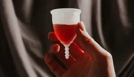 Sangue menstrual é nova tendência de skin care; entenda