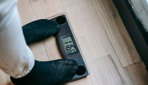 IMC sozinho não basta para diagnosticar obesidade, aponta estudo; médica explica o que o índice mede e o que deixa de fora